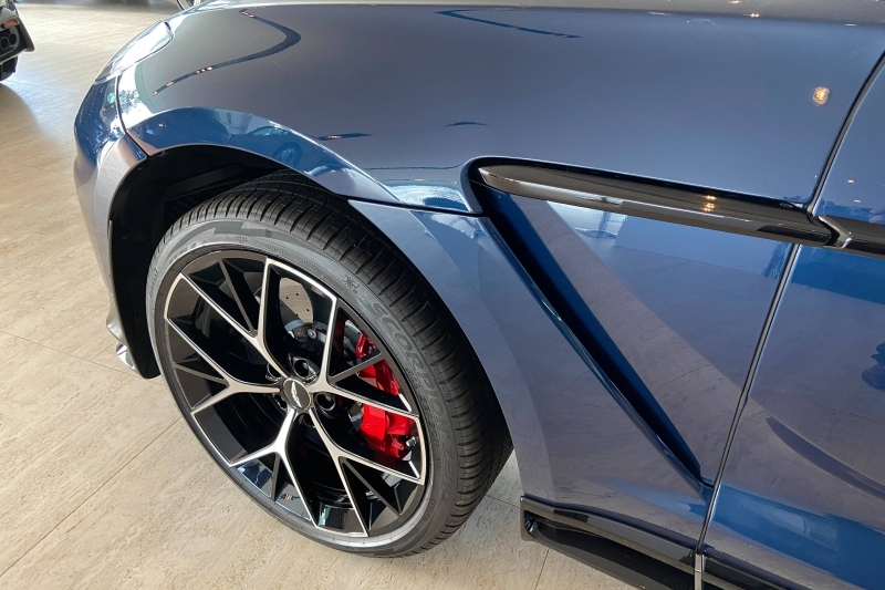 Photo N°12 de la voiture Aston Martin DBX