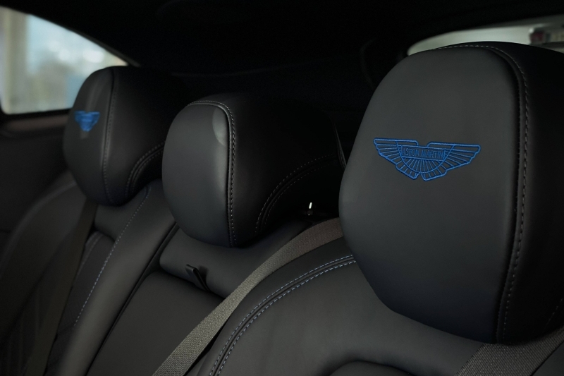 Photo N°14 de la voiture Aston Martin DBX