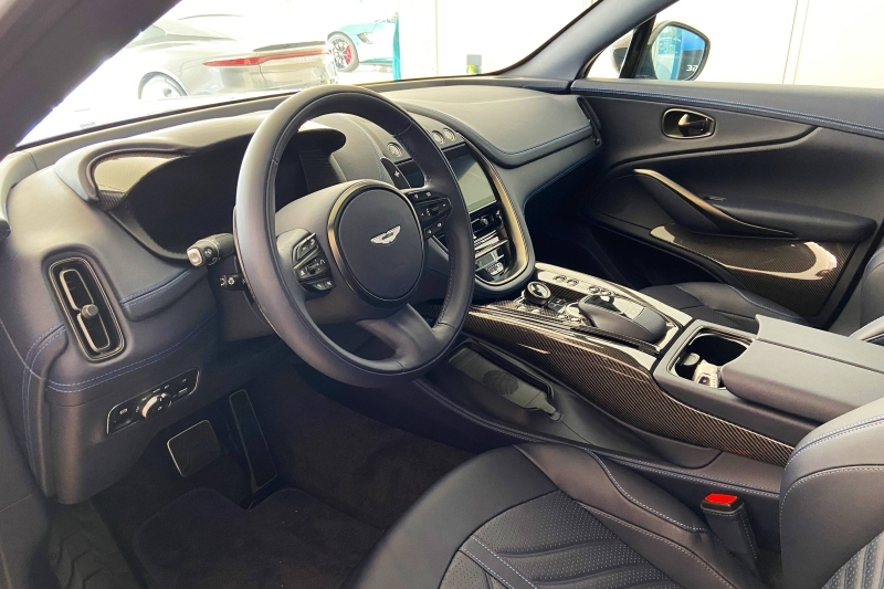 Photo N°15 de la voiture Aston Martin DBX