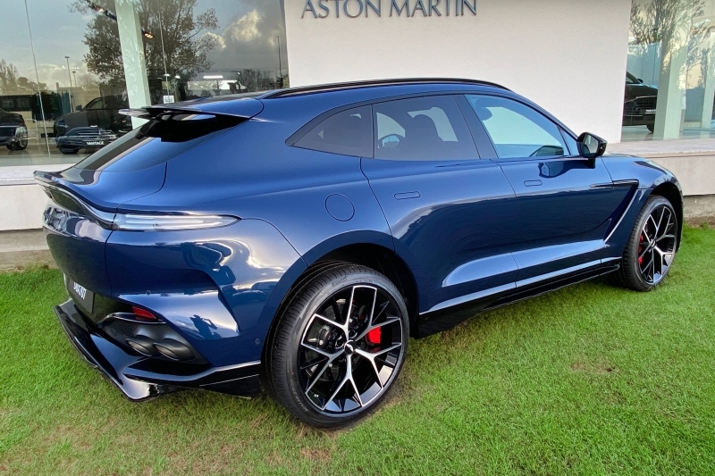 Photo N°4 de la voiture Aston Martin DBX