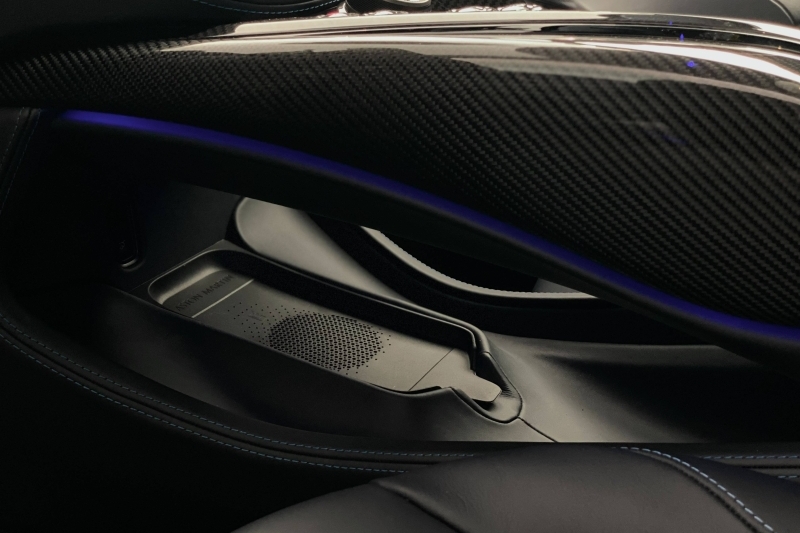 Photo N°5 de la voiture Aston Martin DBX