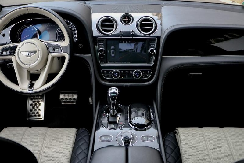 Photo N°12 de la voiture Bentley Bentayga