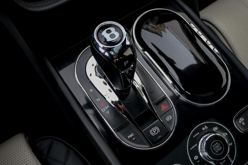 Photo N°15 de la voiture Bentley Bentayga