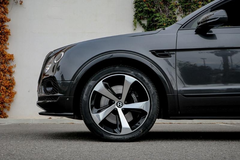 Photo N°6 de la voiture Bentley Bentayga