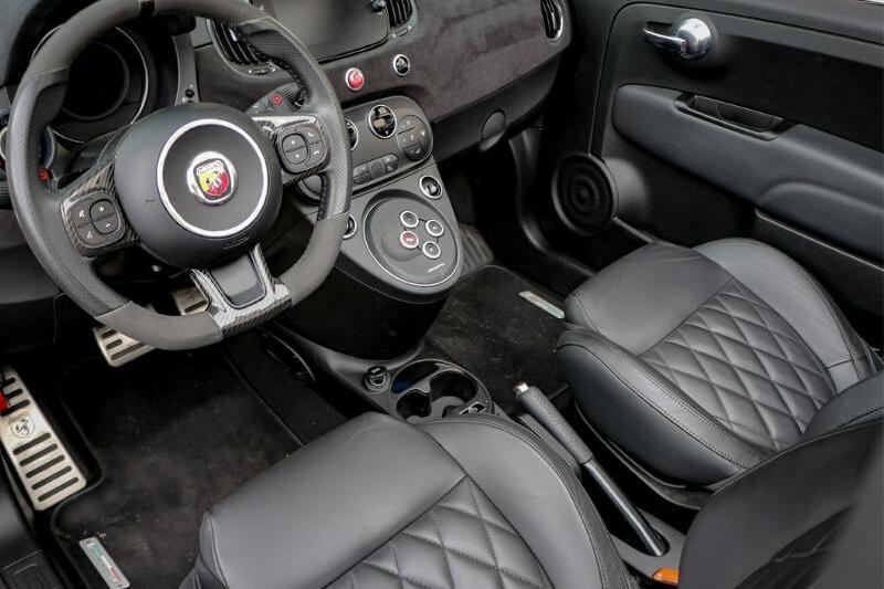 Photo N°13 de la voiture Abarth 500C
