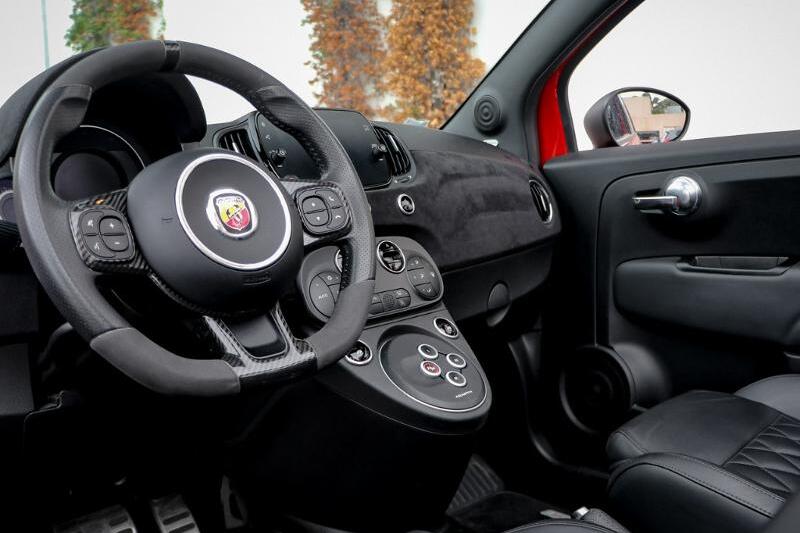Photo N°3 de la voiture Abarth 500C