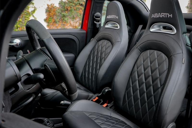 Photo N°4 de la voiture Abarth 500C