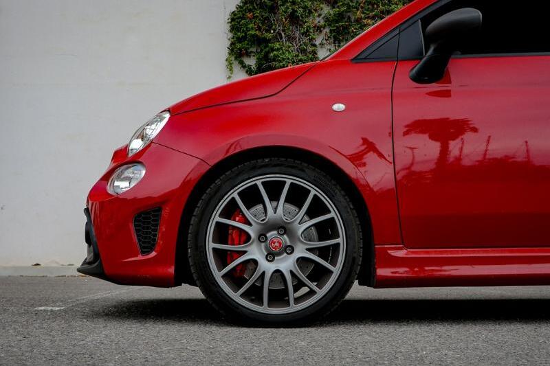 Photo N°6 de la voiture Abarth 500C