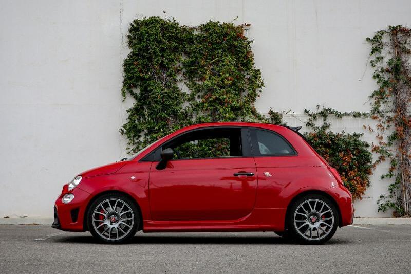 Photo N°7 de la voiture Abarth 500C