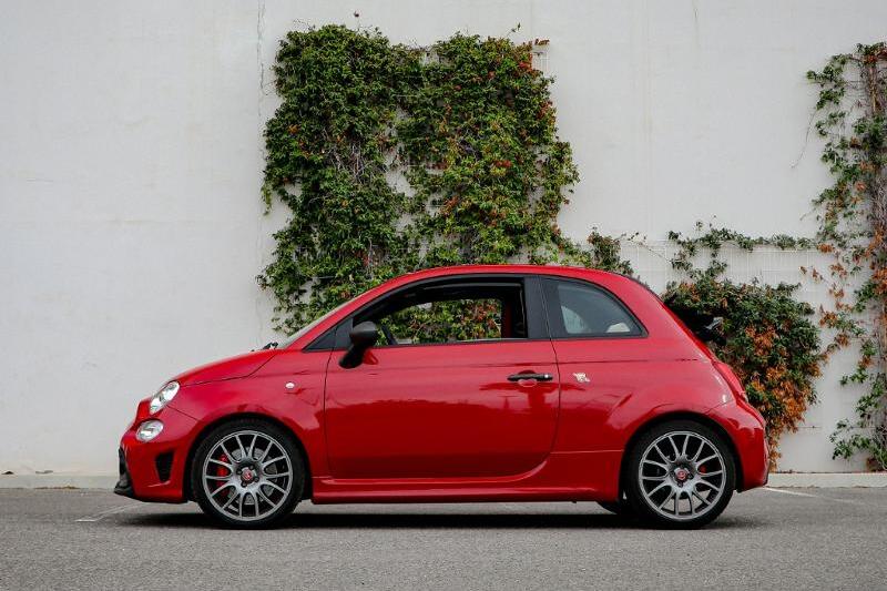 Photo N°8 de la voiture Abarth 500C