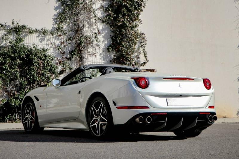 Photo N°9 de la voiture Ferrari California
