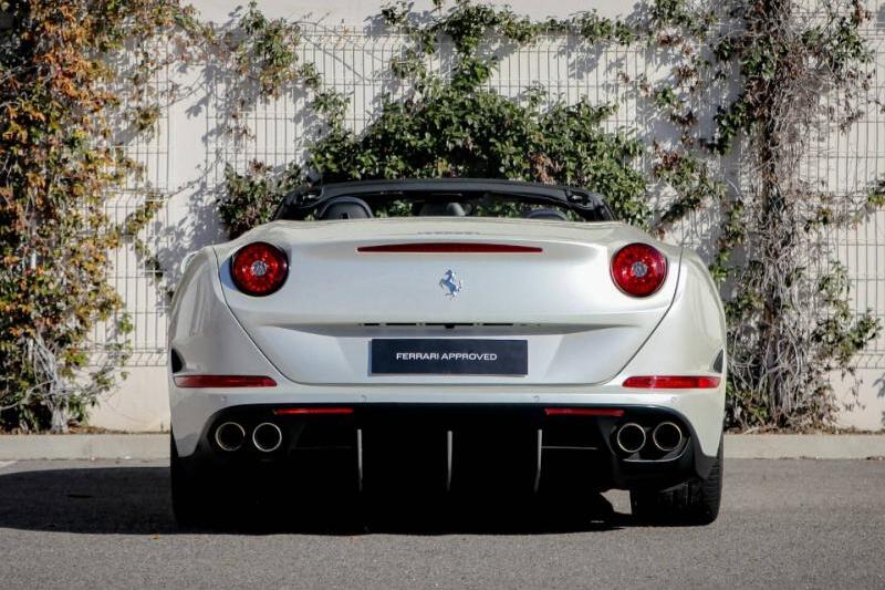 Photo N°10 de la voiture Ferrari California