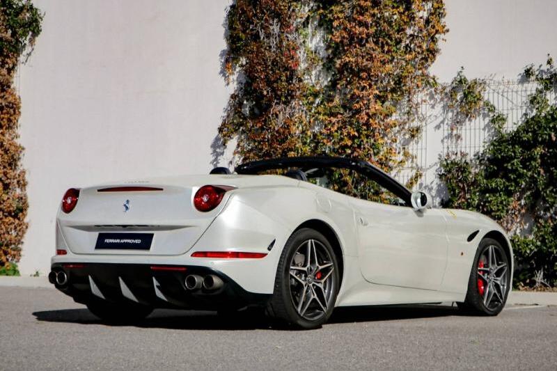 Photo N°11 de la voiture Ferrari California