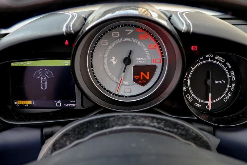 Photo N°13 de la voiture Ferrari California
