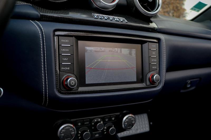 Photo N°14 de la voiture Ferrari California