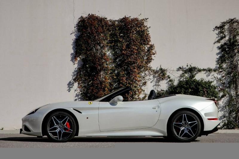 Photo N°7 de la voiture Ferrari California
