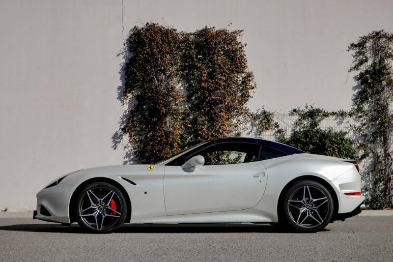 Photo N°8 de la voiture Ferrari California